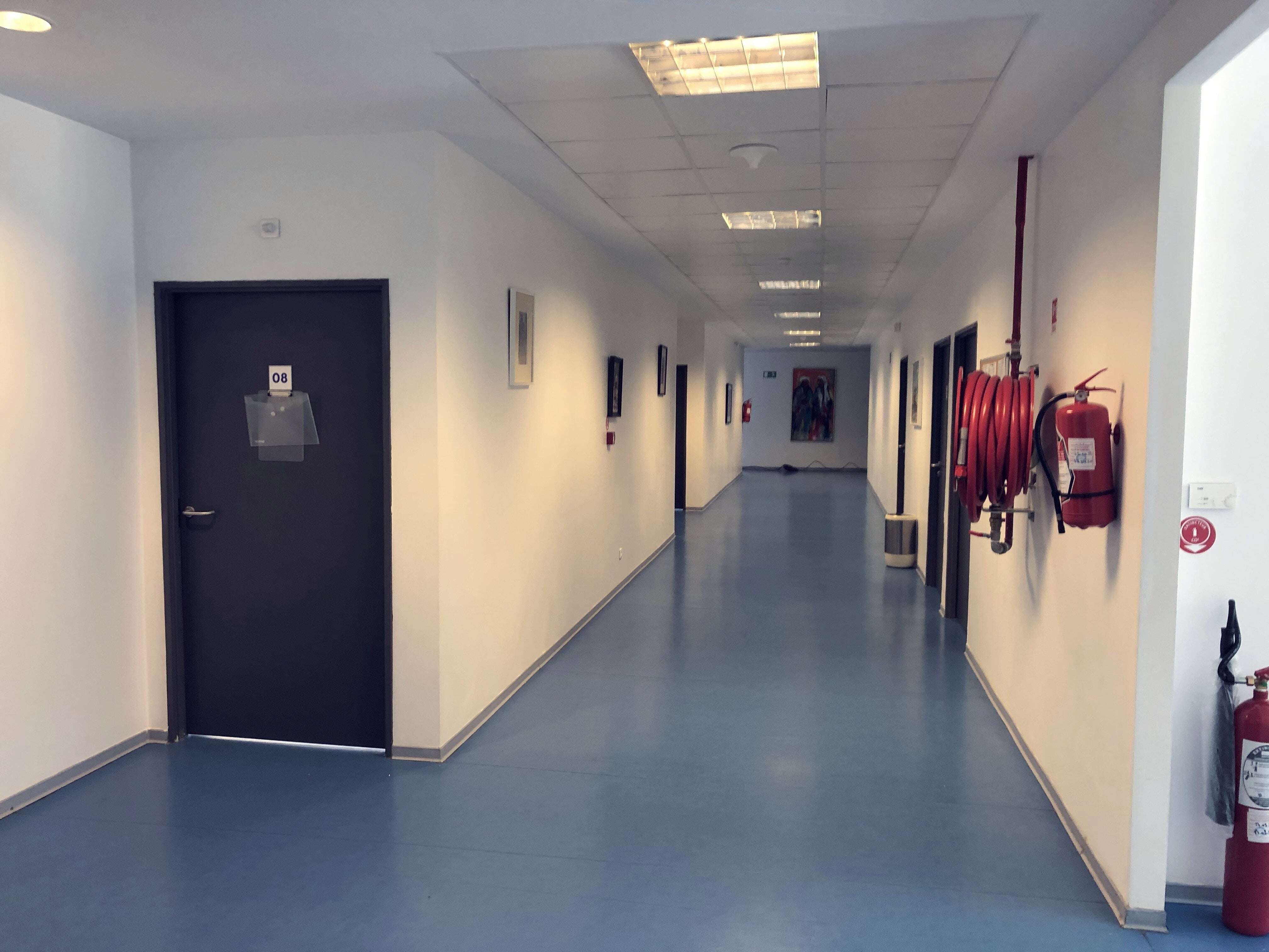 couloir chimiotherapie avec chambres